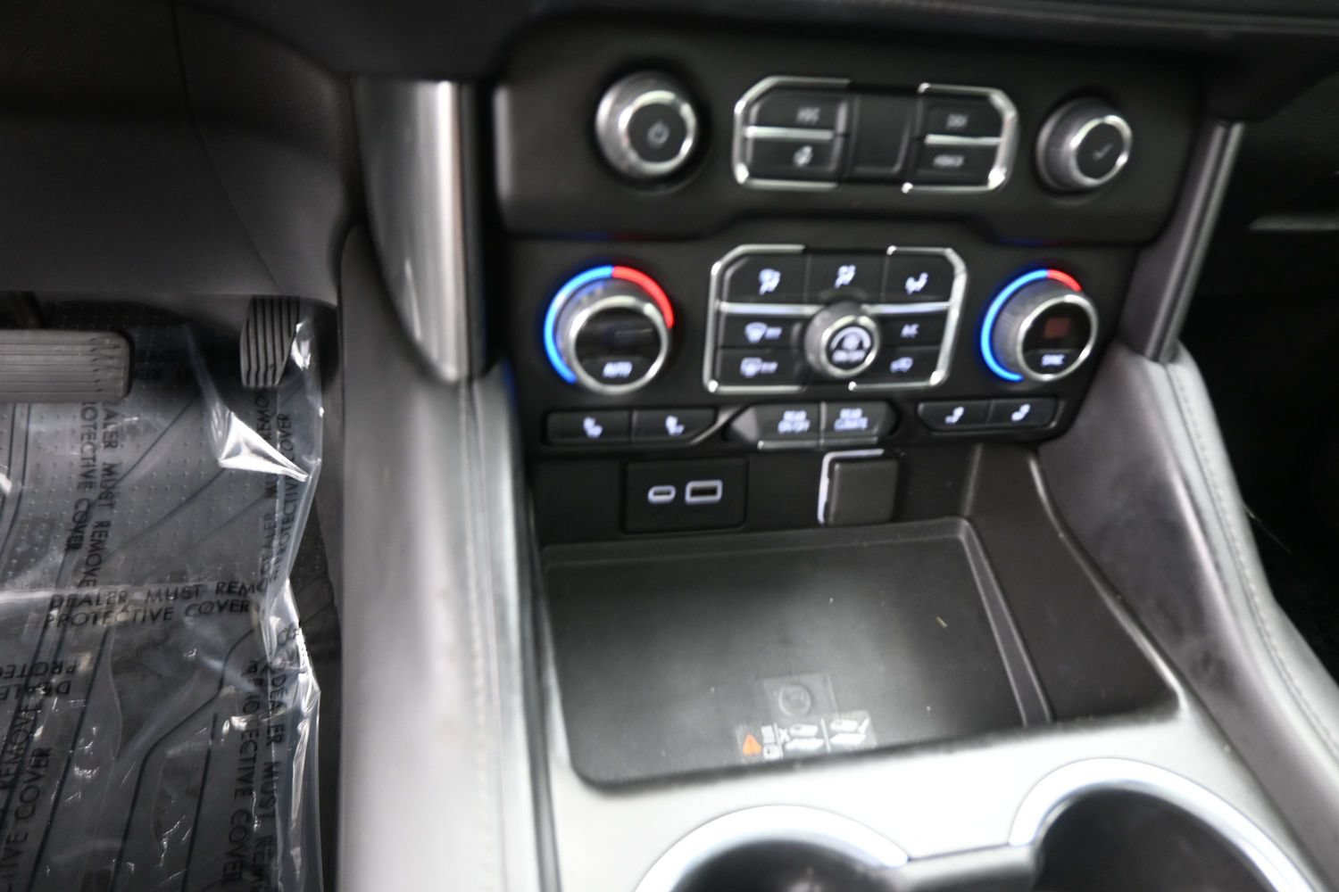 Used 2021 Chevrolet Suburban Z71 w/ Rear Media and Nav Package AWD/4WD image 15