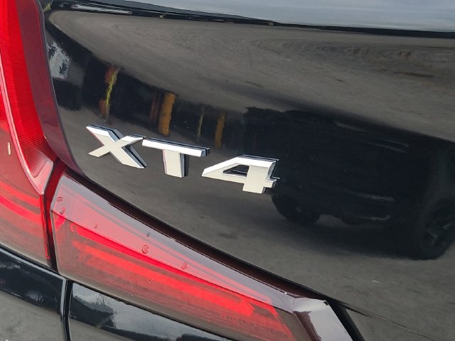 Used 2023 Cadillac XT4 Premium Luxury FWD image 9