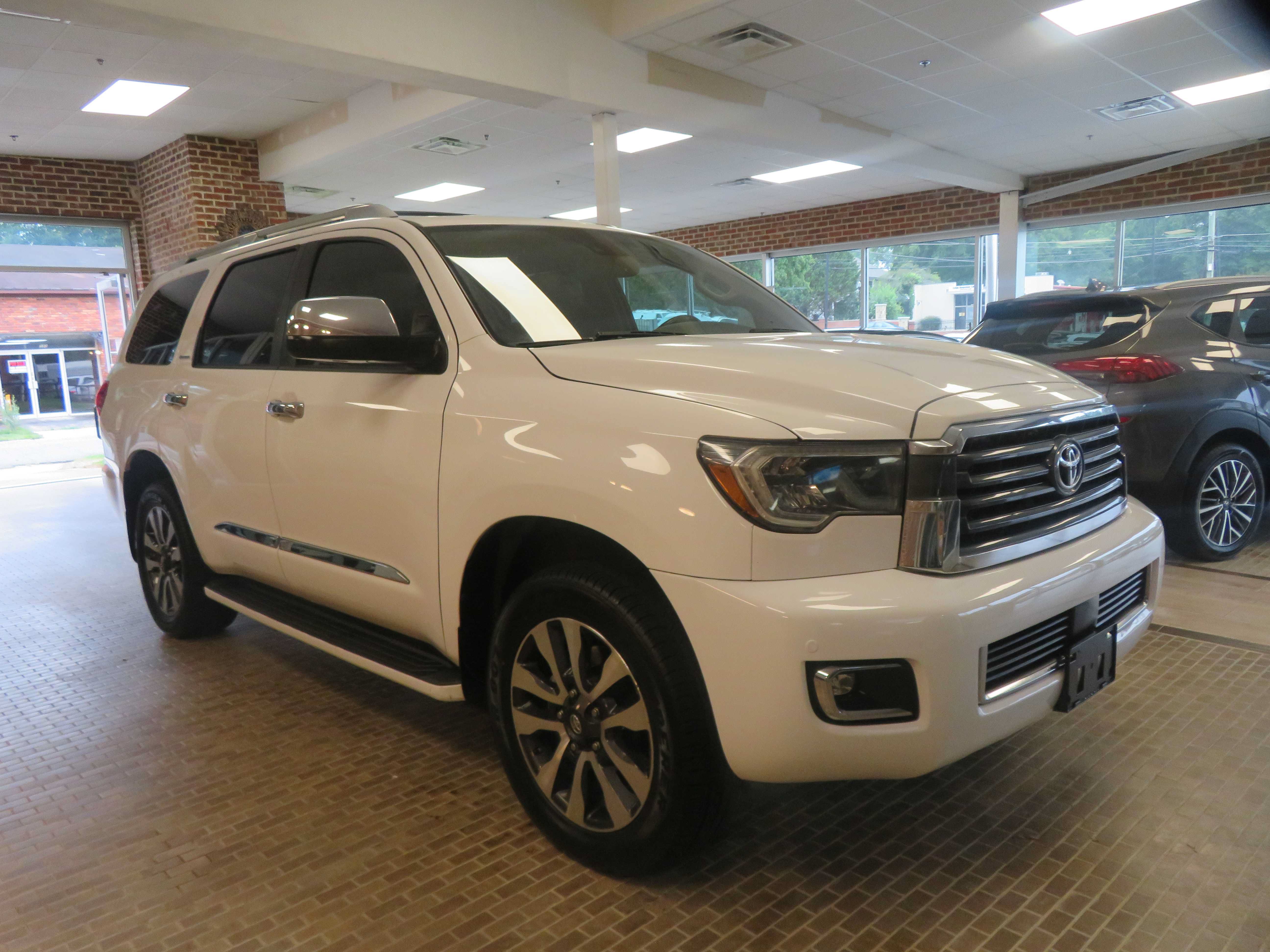 Used 2018 Toyota Sequoia Limited w/ Safety & Convenience Package AWD/4WD image 72