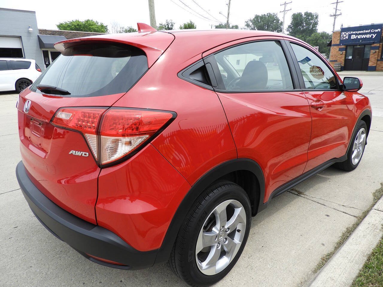 Used 2018 Honda HR-V LX image 8