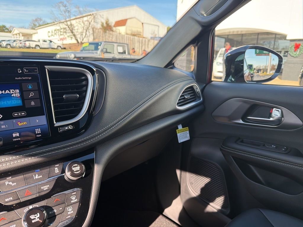 New 2026 Chrysler Pacifica Select FWD image 30