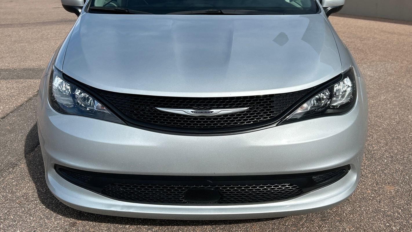 Used 2023 Chrysler Voyager LX image 17