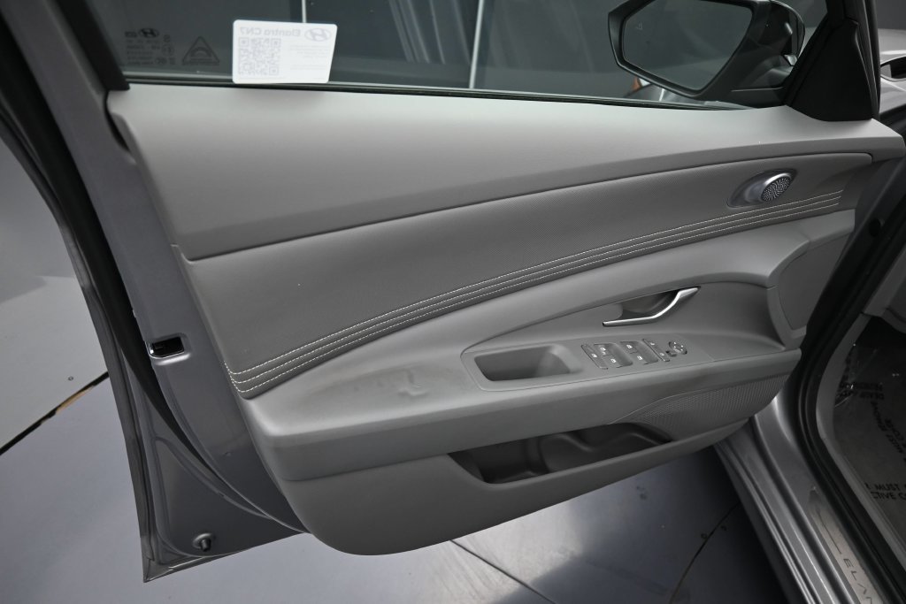 Used 2025 Hyundai Elantra Sport FWD image 13