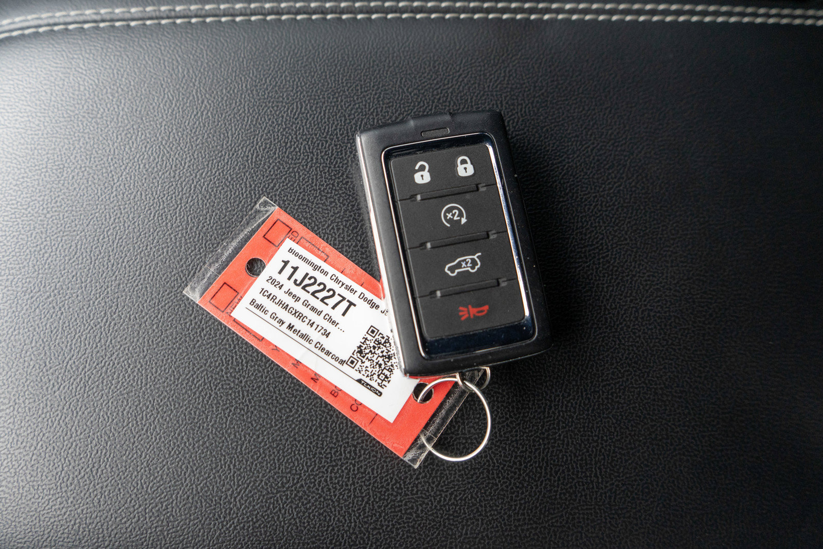 Used 2024 Jeep Grand Cherokee Altitude AWD/4WD image 32