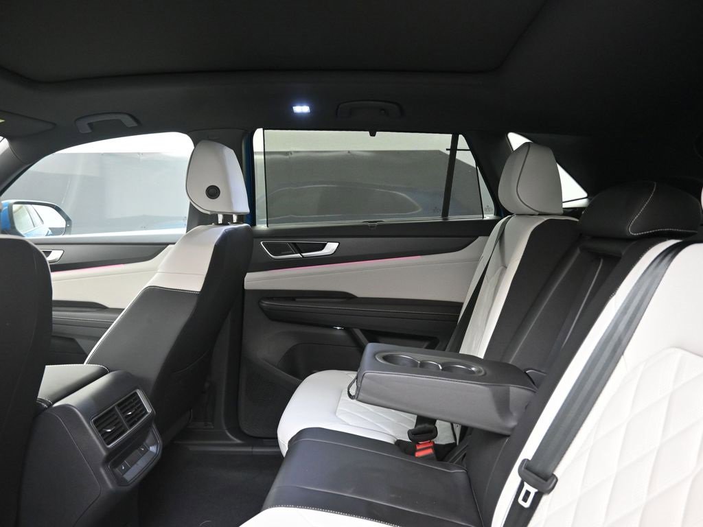 Certified 2025 Volkswagen Atlas Cross Sport SEL Premium R-Line image 18