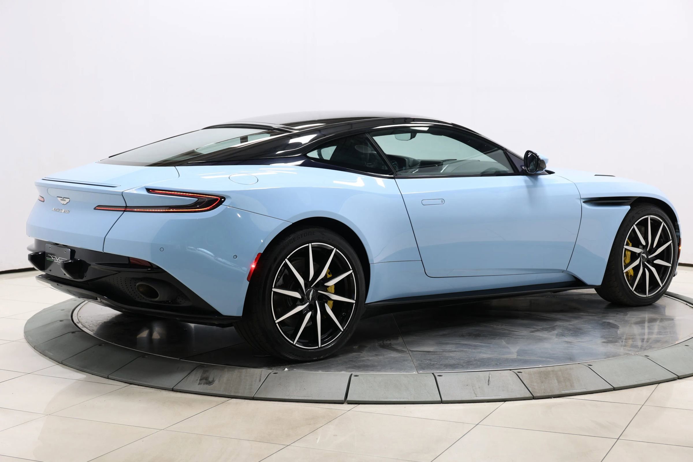 Used 2018 Aston Martin DB11 V12 image 66