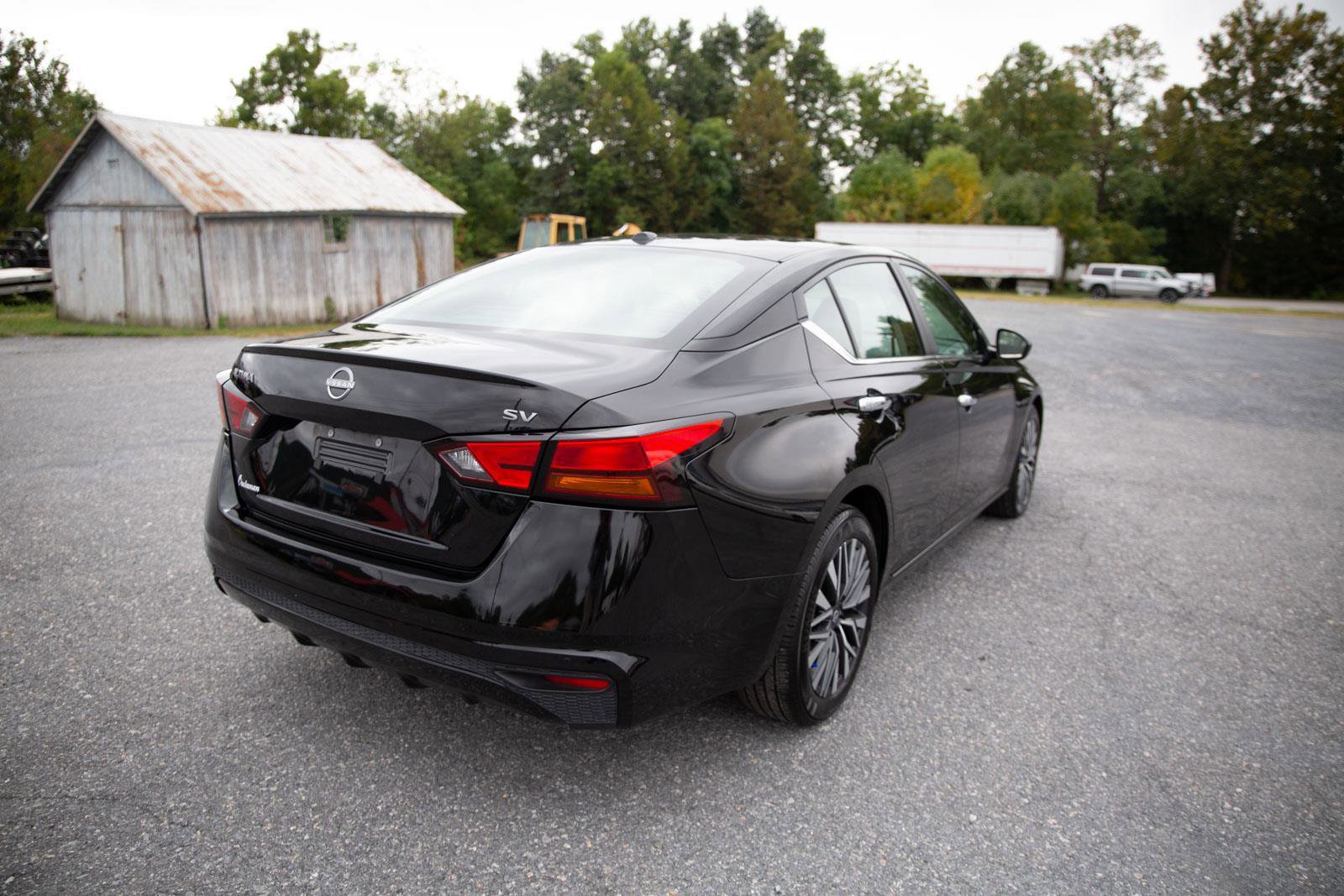 Used 2024 Nissan Altima 2.5 SV image 3
