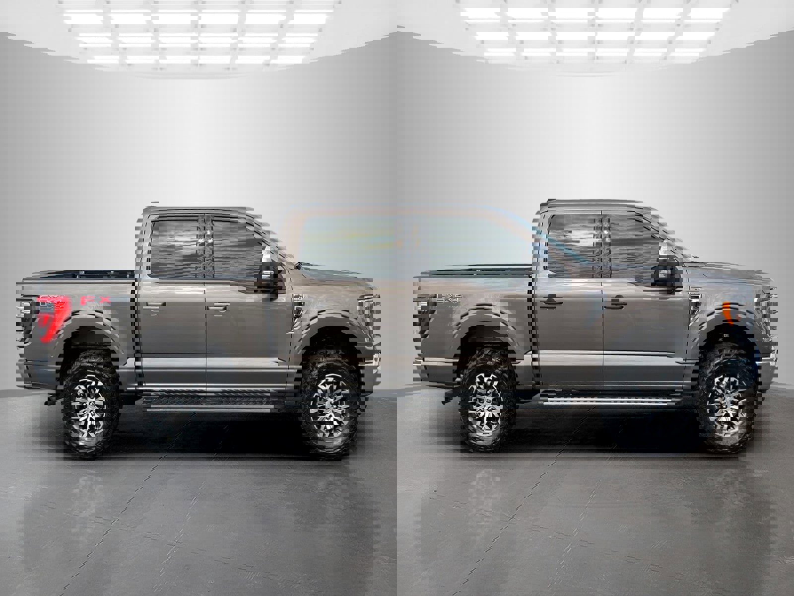 Used 2022 Ford F150 Lariat w/ Trailer Tow Package image 3