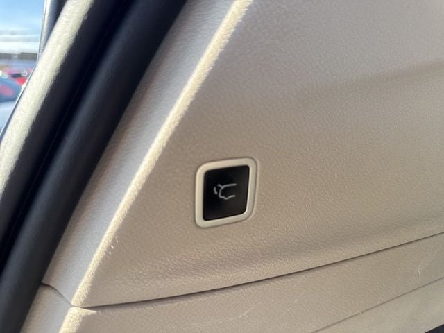Used 2024 Chrysler Pacifica Touring-L FWD image 38
