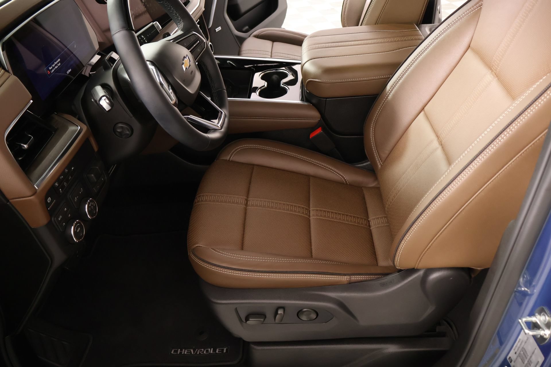 Used 2026 Chevrolet Tahoe High Country AWD/4WD image 11