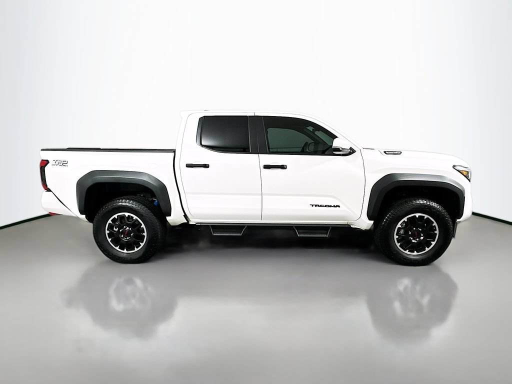 Certified 2025 Toyota Tacoma TRD Off-Road w/ TRD Off Road Upgrade Package AWD/4WD image 4