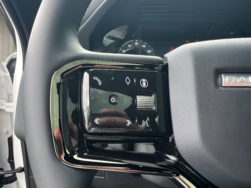 Used 2025 Land Rover Range Rover Evoque Dynamic SE image 22