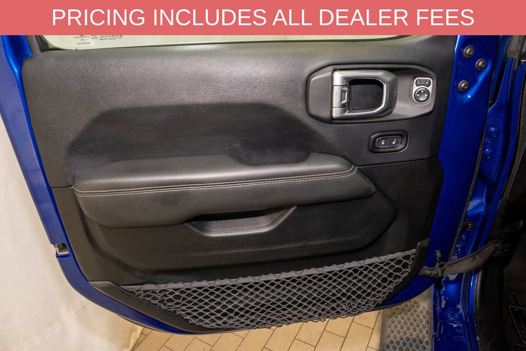 Used 2019 Jeep Wrangler Unlimited Sahara AWD/4WD image 11