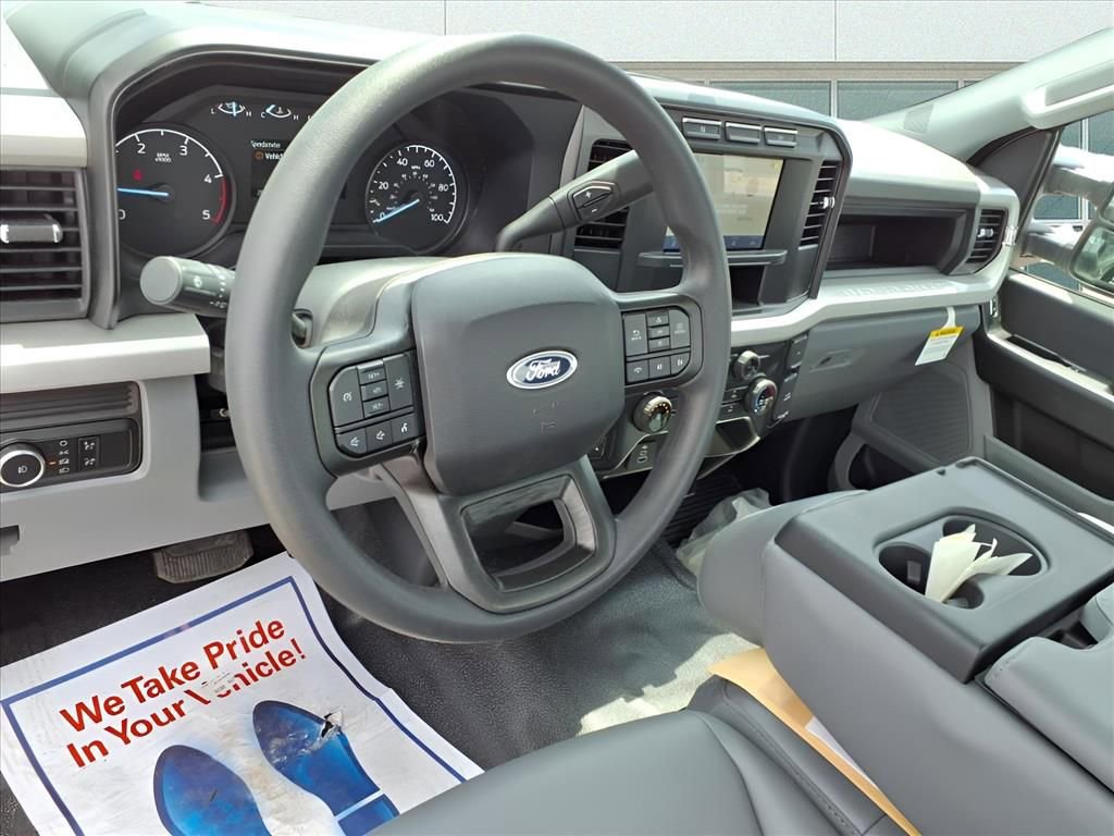 Used 2024 Ford F550 4x4 Regular Cab Super Duty image 5