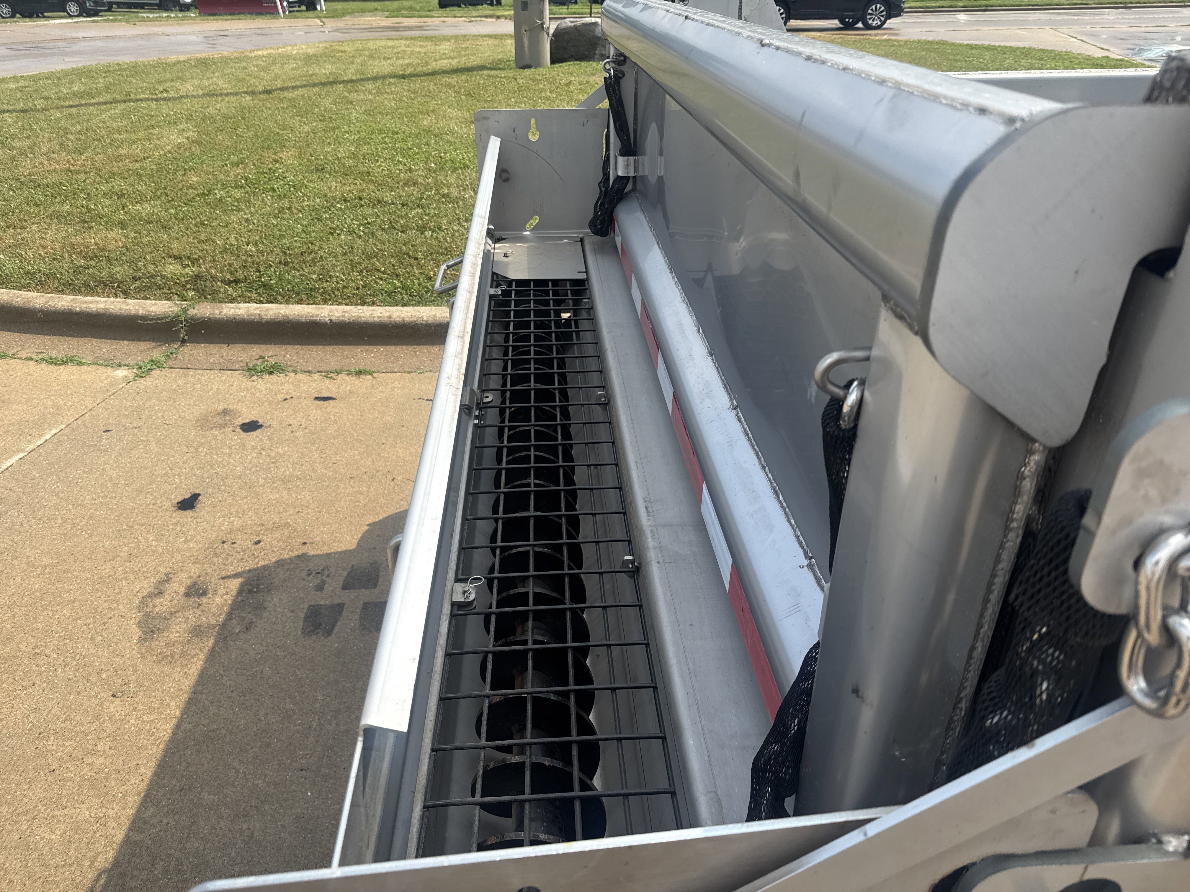 New 2025 Ford F550 4x4 Regular Cab Super Duty image 6