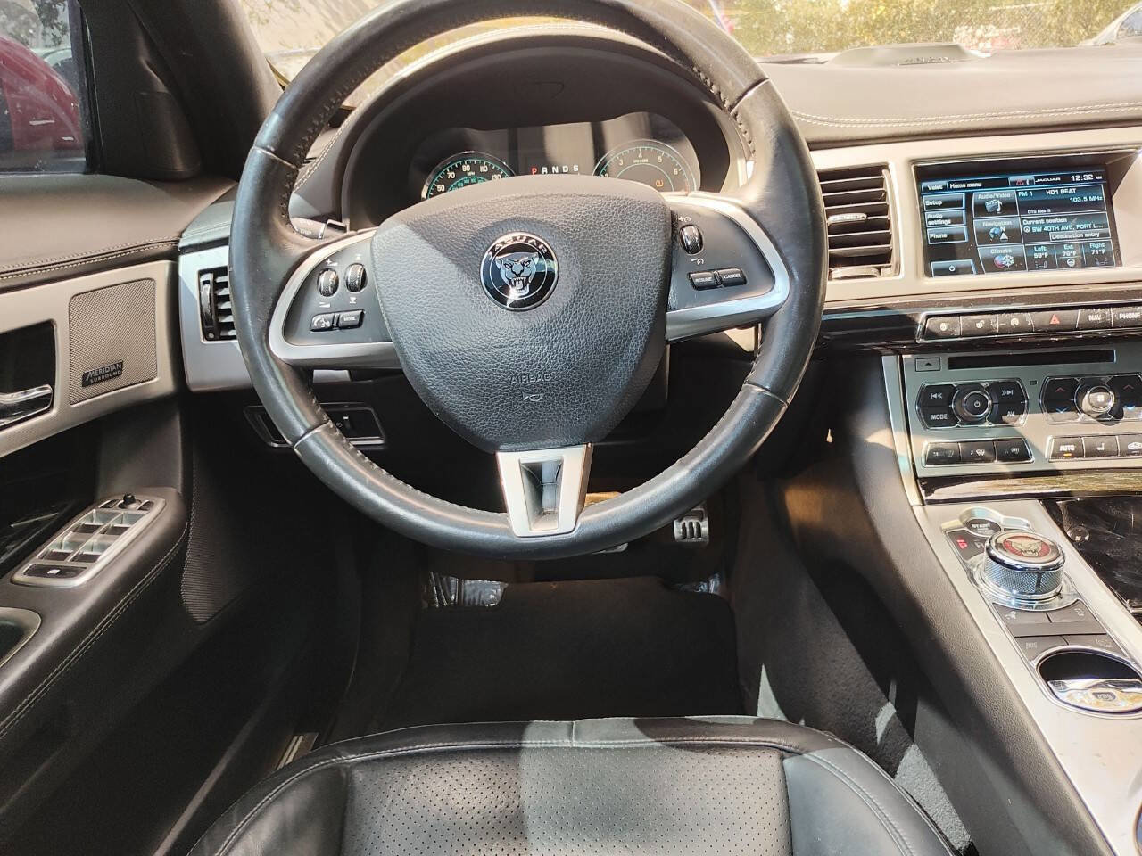Used 2014 Jaguar XF 3.0 RWD image 40