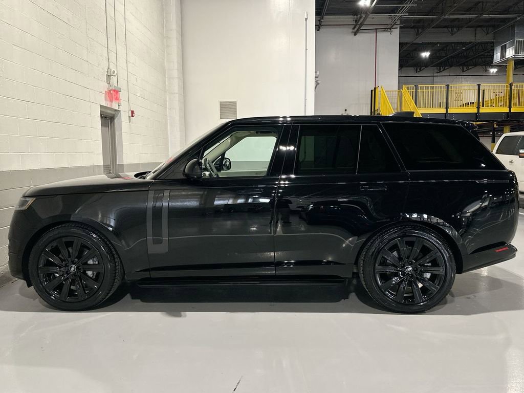 Used 2023 Land Rover Range Rover SE image 2