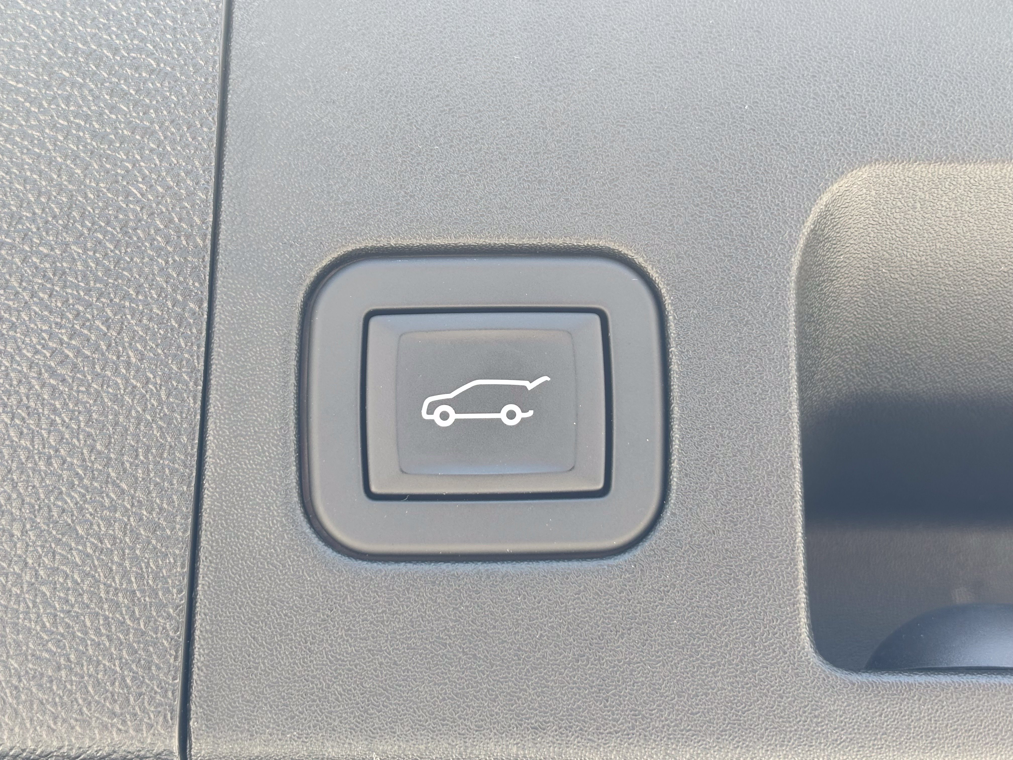 Certified 2025 Cadillac XT4 Sport AWD/4WD image 13