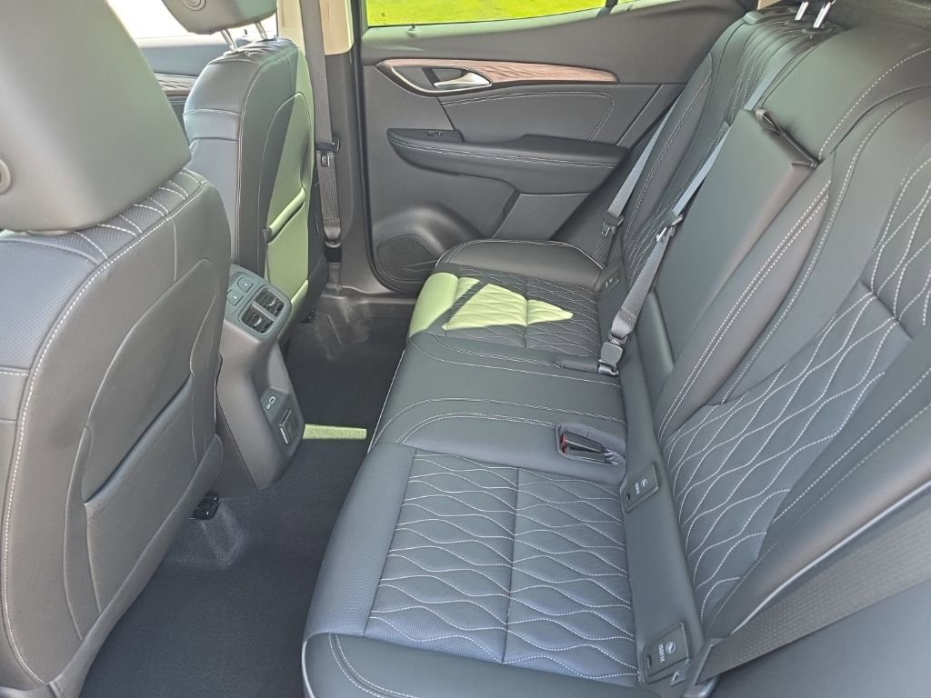 Used 2022 Buick Envision Avenir w/ Technology Package II image 18