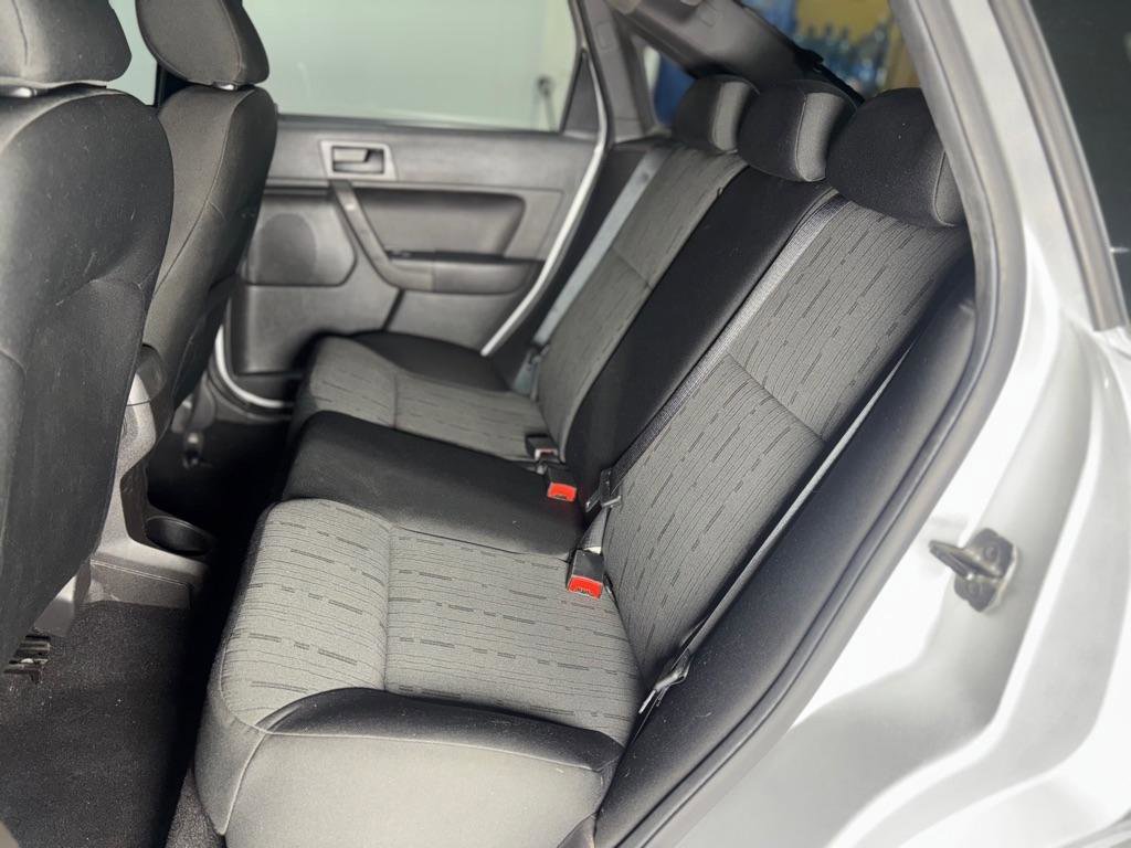 Used 2010 Ford Focus SE image 22