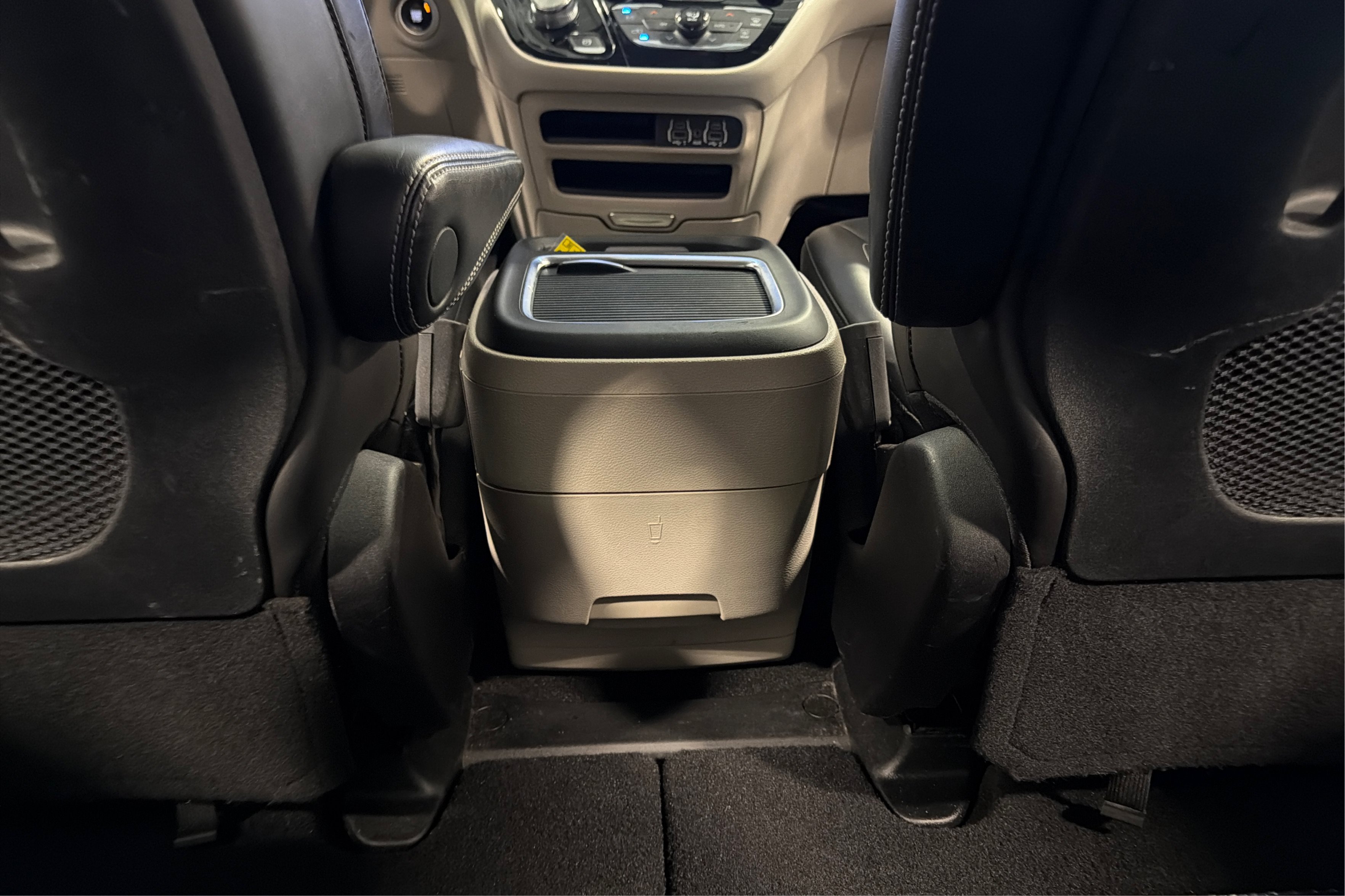 Used 2023 Chrysler Pacifica Touring-L FWD image 38