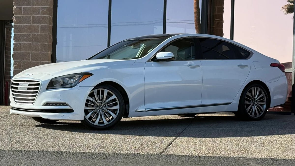 Used 2017 Genesis G80 5.0 Ultimate RWD image 3