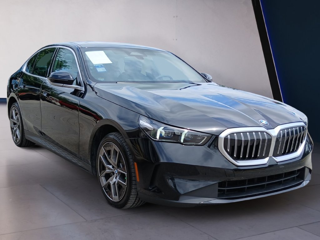 Used 2026 BMW 530i xDrive AWD/4WD image 3