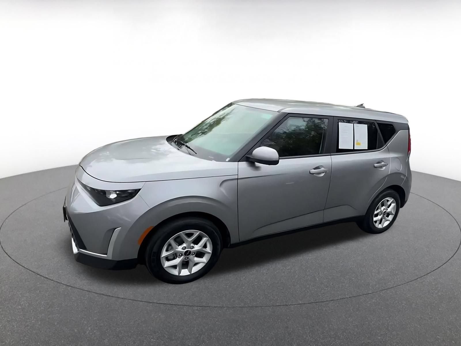 Used 2025 Kia Soul LX w/ LX Technology Package FWD image 6