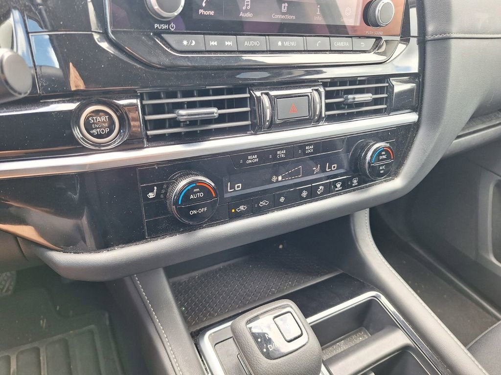 Used 2024 Nissan Pathfinder SV image 14