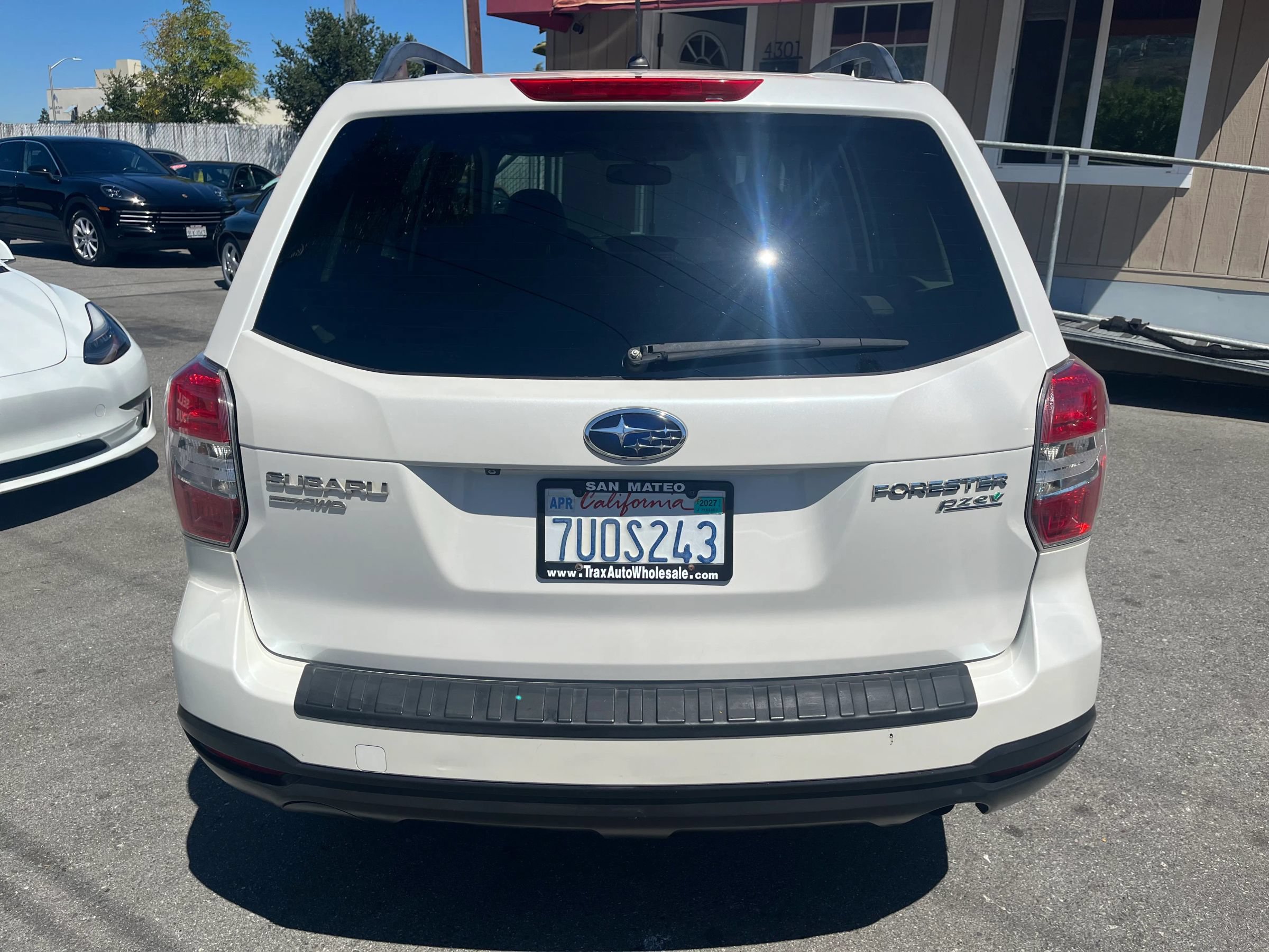 Used 2015 Subaru Forester 2.5i Premium w/ Popular Package #2 AWD/4WD image 4