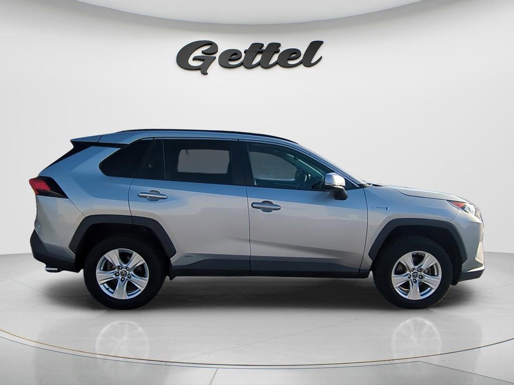 Used 2019 Toyota RAV4 XLE w/ Convenience Package image 11