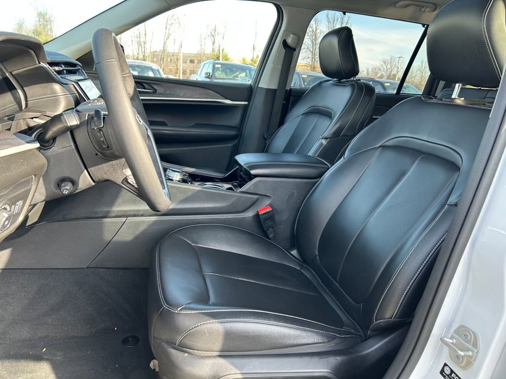 Used 2023 Jeep Grand Cherokee L Limited w/ Luxury Tech Group II image 23