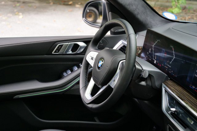 Used 2024 BMW X7 xDrive40i w/ Premium Package image 56