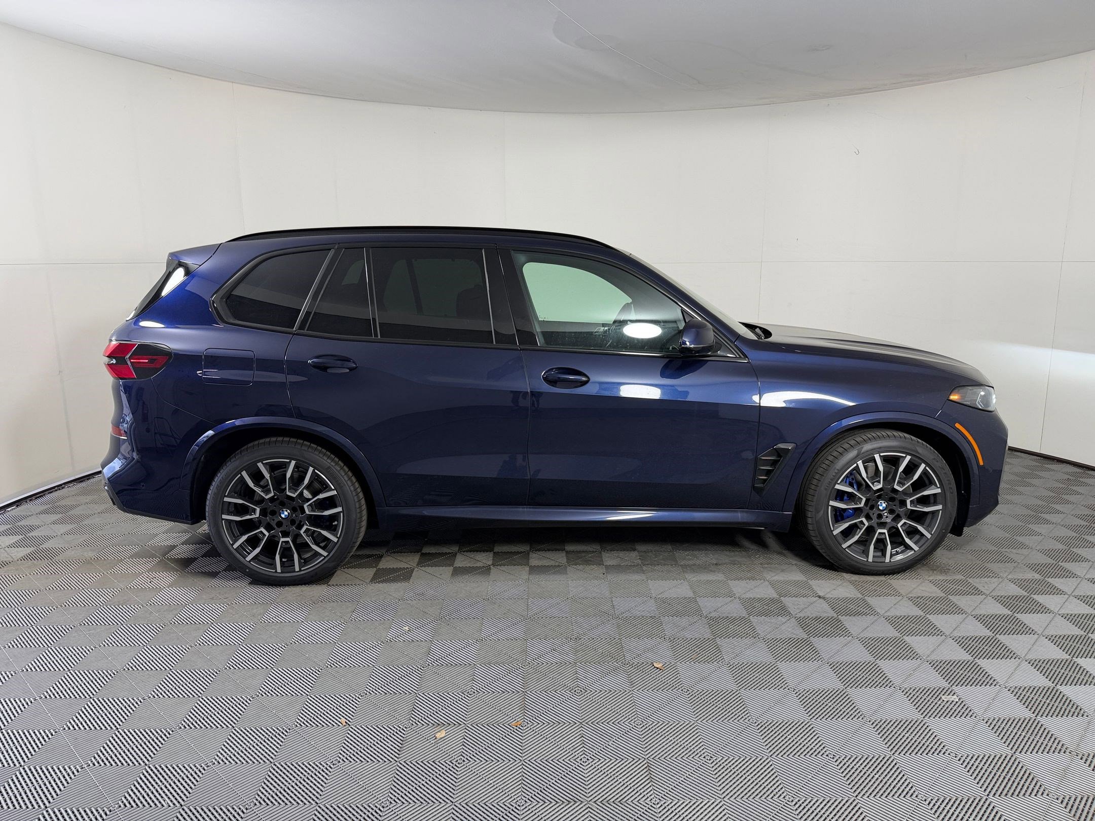 New 2026 BMW X5 xDrive50e w/ M Sport Package AWD/4WD image 8
