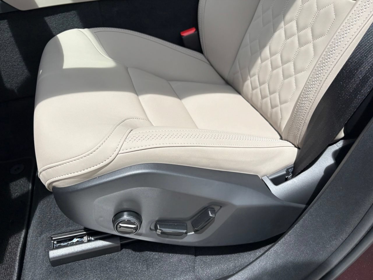 New 2026 Volvo XC90 B6 Plus w/ Protection Package Premier AWD/4WD image 20