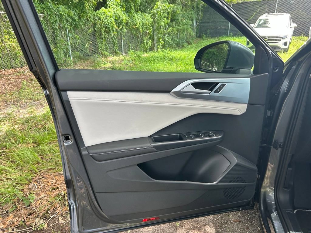 New 2026 Volkswagen Taos SE FWD image 41
