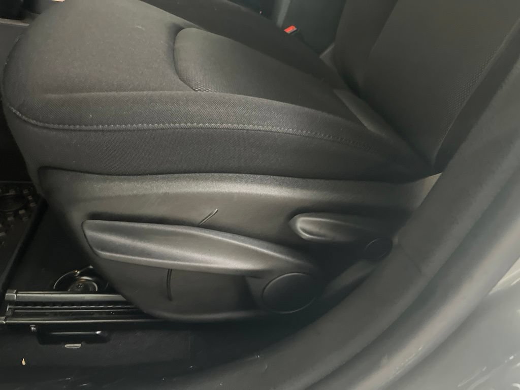 Used 2023 Jeep Renegade Latitude AWD/4WD image 52