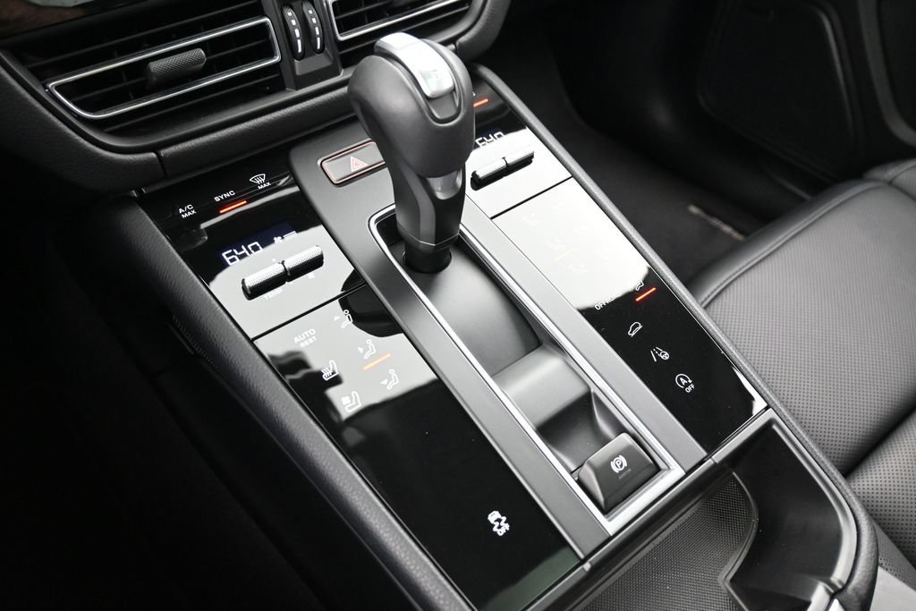 Certified 2026 Porsche Macan AWD/4WD image 22