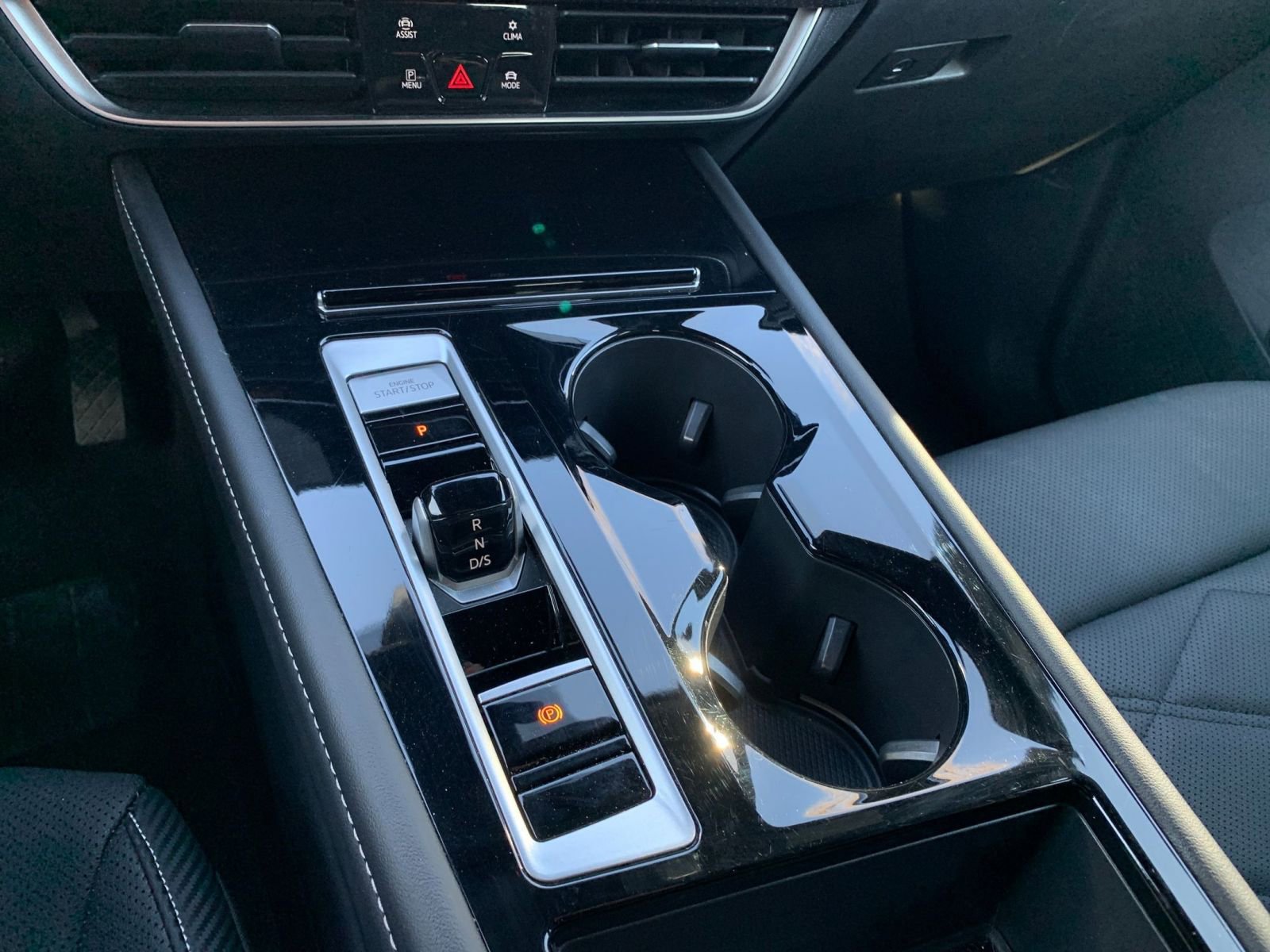 Used 2025 Volkswagen Atlas Cross Sport SE image 42