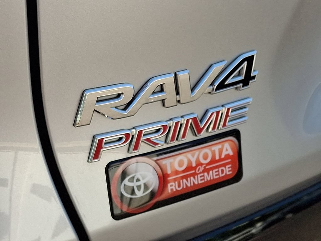 Used 2022 Toyota RAV4 SE w/ Weather & Moonroof Package AWD/4WD image 31