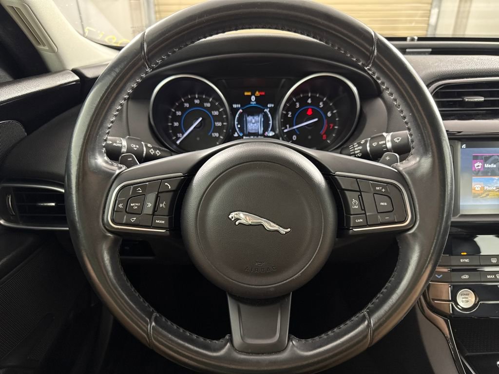 Used 2017 Jaguar XE Premium image 12