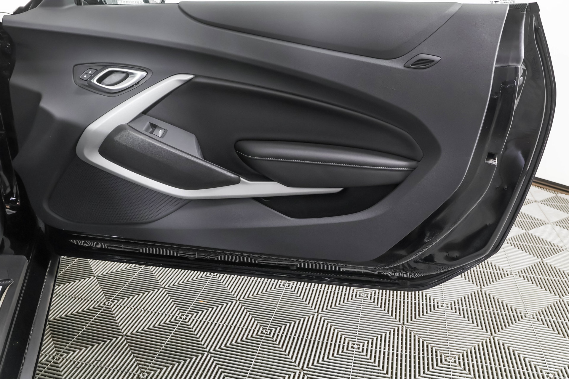 Used 2023 Chevrolet Camaro LT RWD image 40