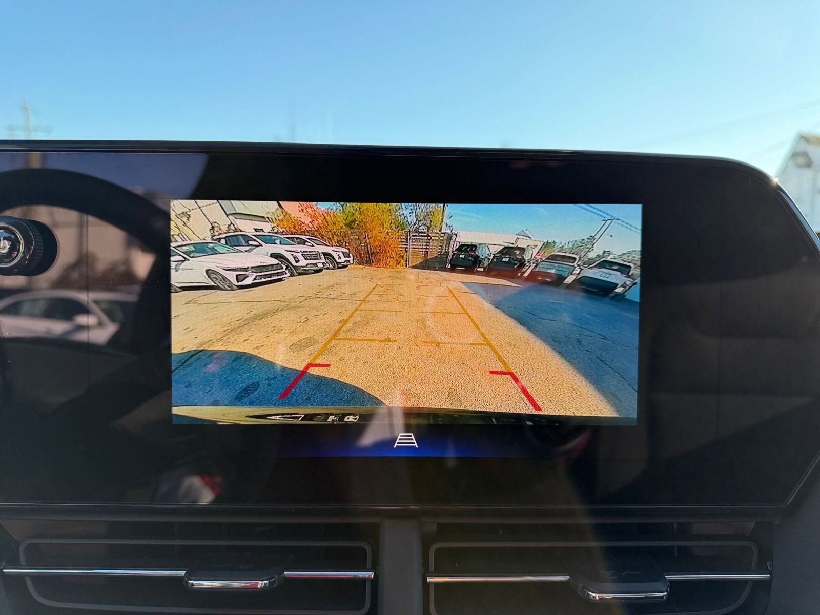 Used 2025 Chevrolet Trax LT w/ LT Convenience Package image 17