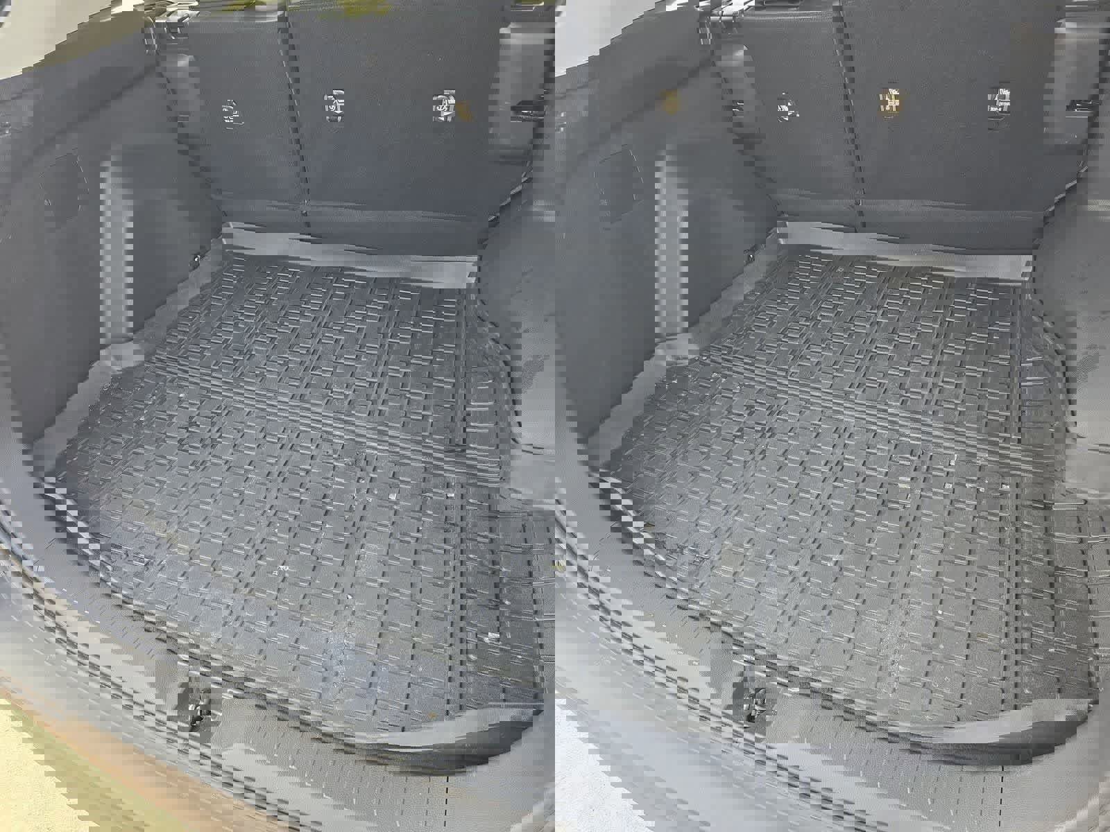 Used 2021 Toyota RAV4 XLE Premium image 33