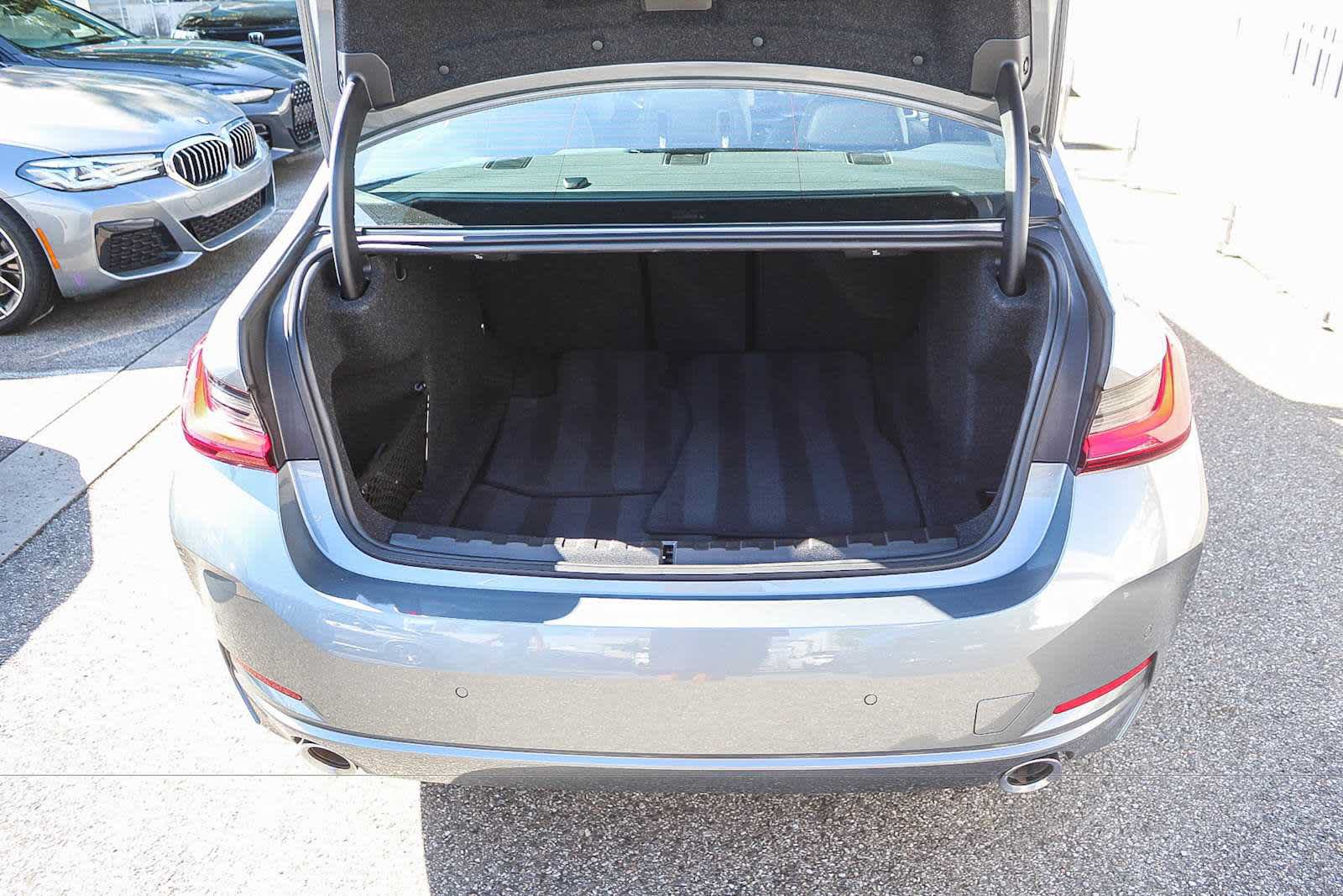 Used 2026 BMW 330i Sedan w/ Convenience Package RWD image 28