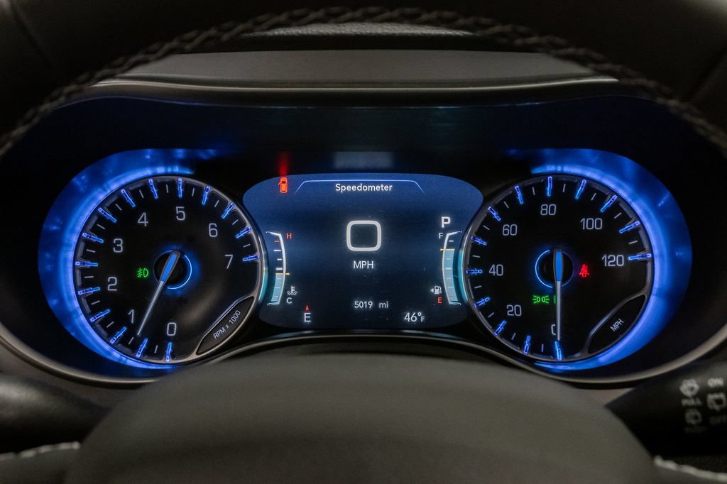 New 2026 Chrysler Pacifica Limited w/ Uconnect Theater Family Group FWD image 15