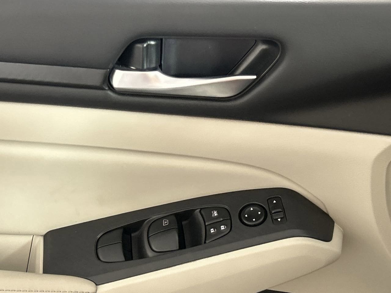 Used 2025 Nissan Altima 2.5 SV image 18