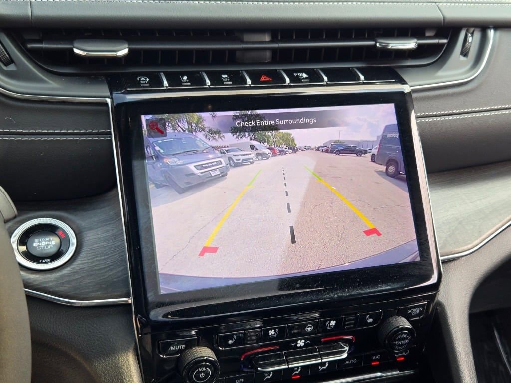 Certified 2024 Jeep Grand Cherokee Overland w/ Luxury Tech Group IV image 26