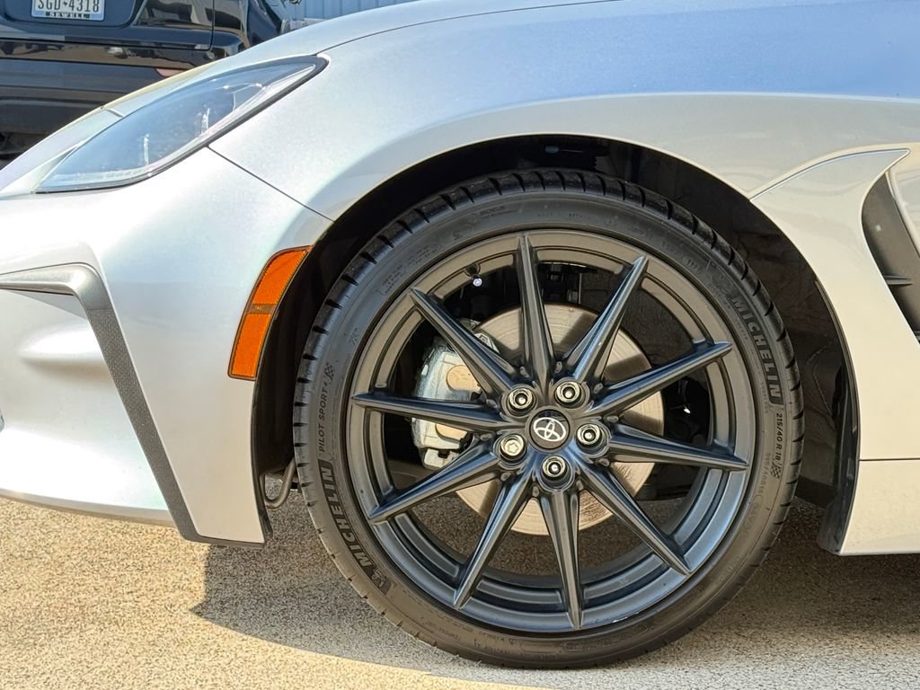 Used 2023 Toyota GR86 Premium w/ ALL Weather Mat Package (TMS) image 6