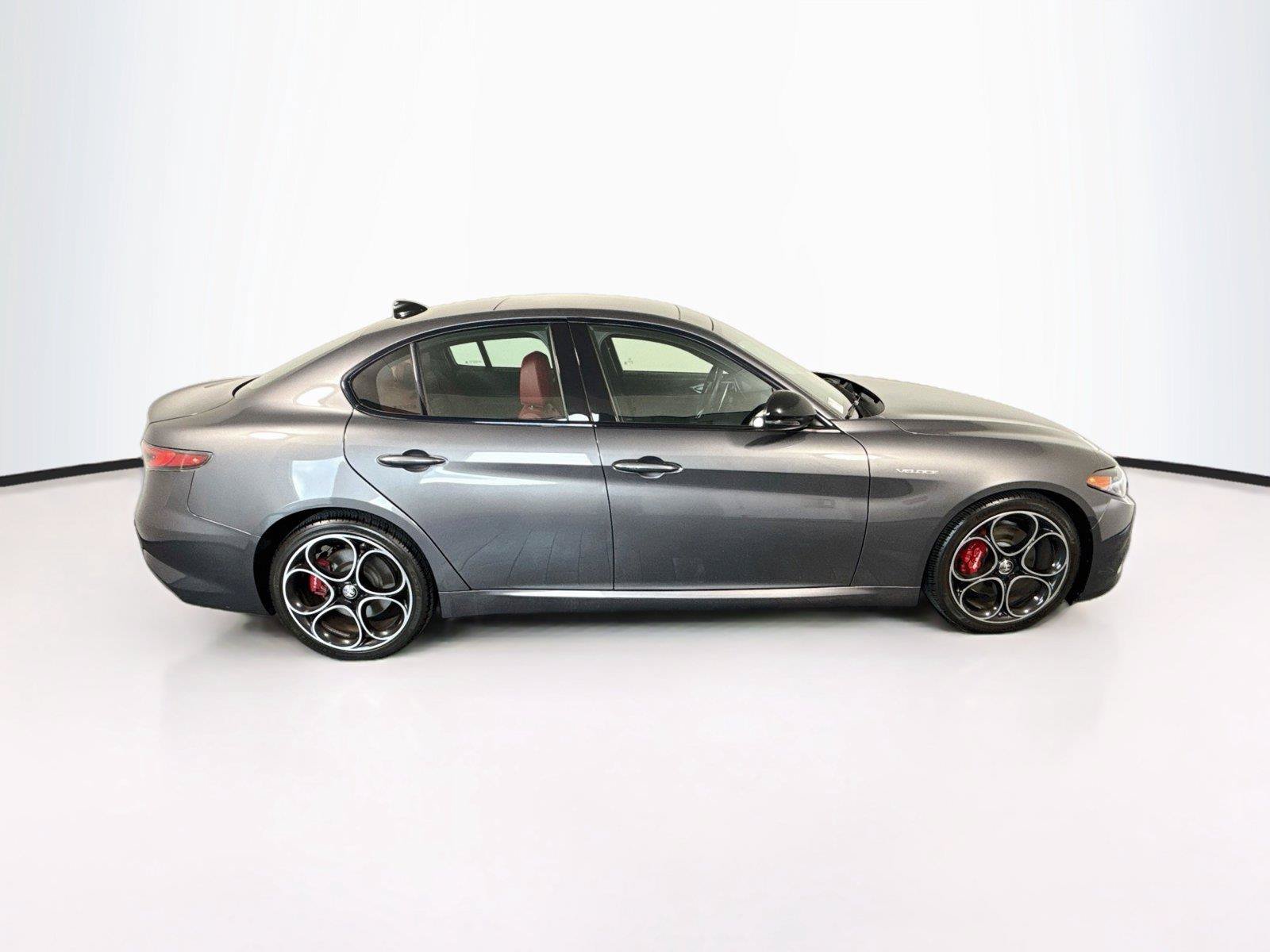 Used 2024 Alfa Romeo Giulia Veloce RWD image 6